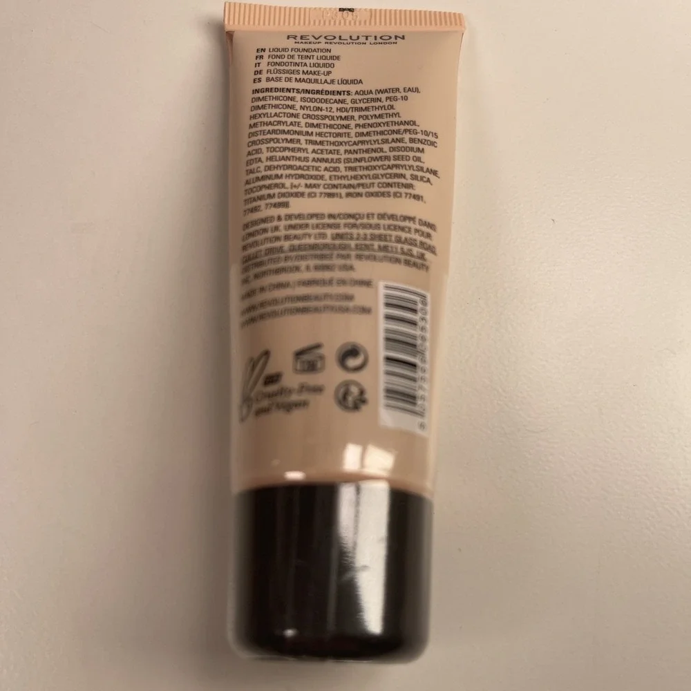 Makeup Revolution F13.5 Matte Base Pore Blurring Foundation Full Coverage